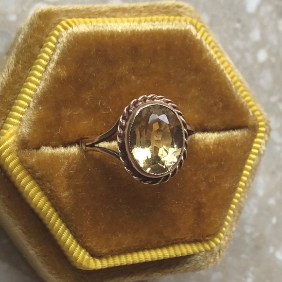 Vintage Oval Citrine Yellow Gold Ring - Picture 4 of 11